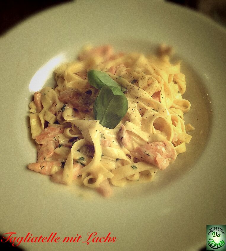 Tagliatelle al Salmone 