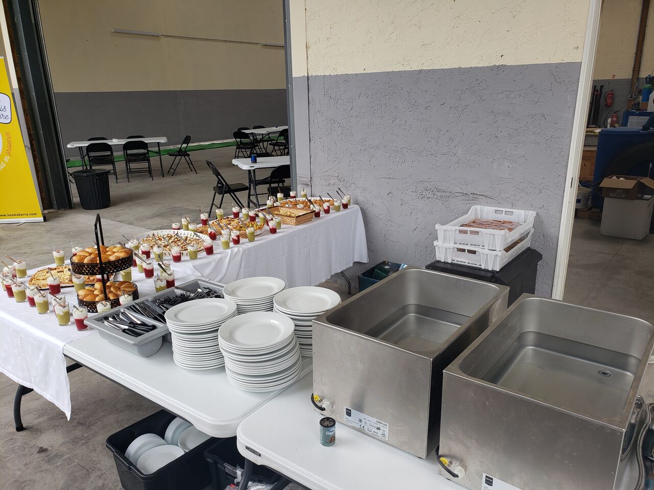 vaisselle et bain marie disponible