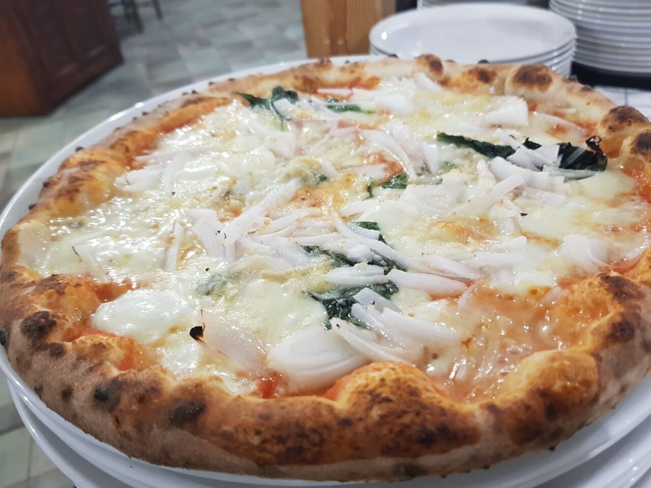 La pizza gorgonzola e cipolla