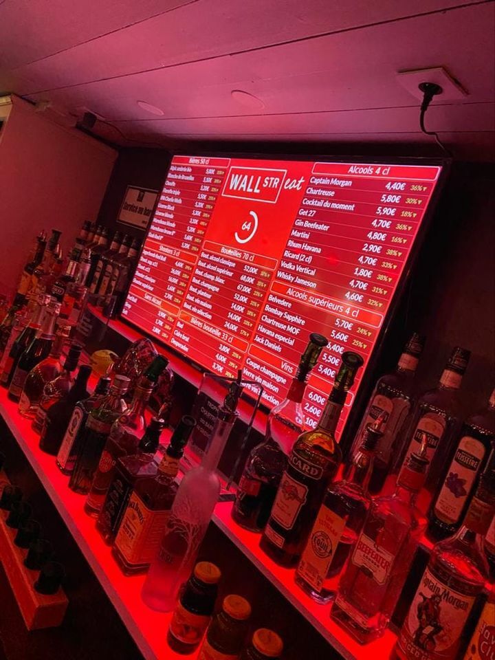 Lorsque le KRACH BOURSIER se déclenche... tout le bar clignote en rouge et l'alarme retentit !Ouvert dès 17:00 !