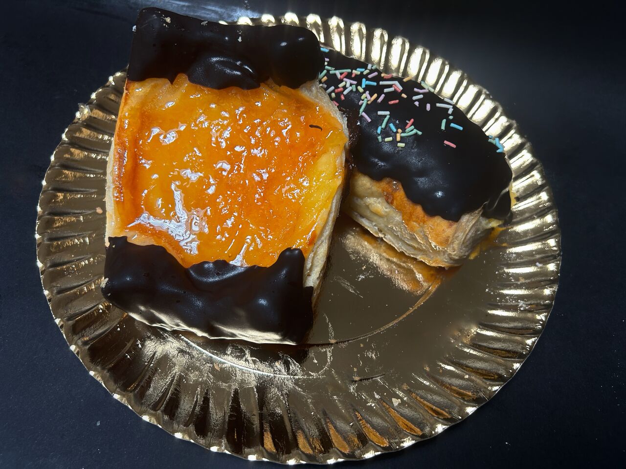 Caña de crema y pañuelos de naranja