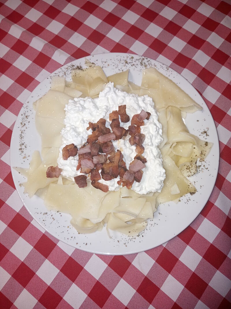 Túrós tészta pirított szalonnával