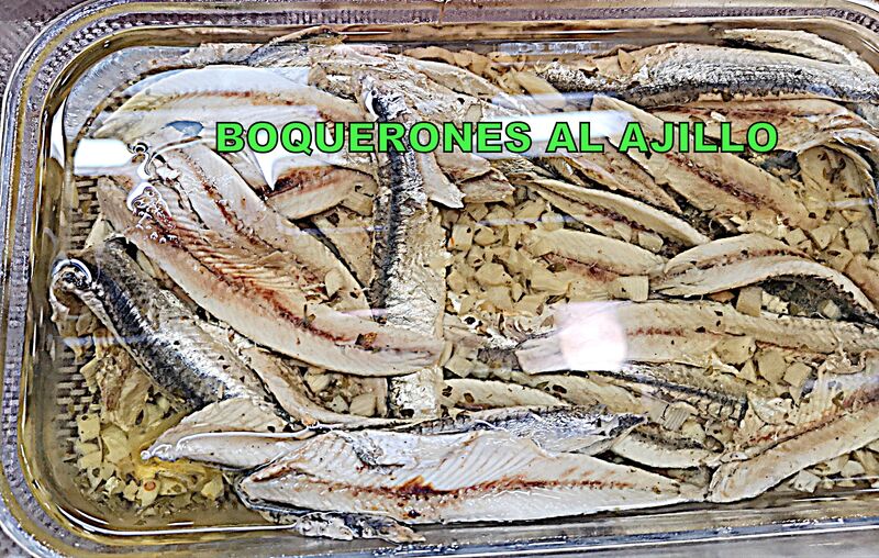 Nuestro picoteo boquerones en vinagre y al ajillo