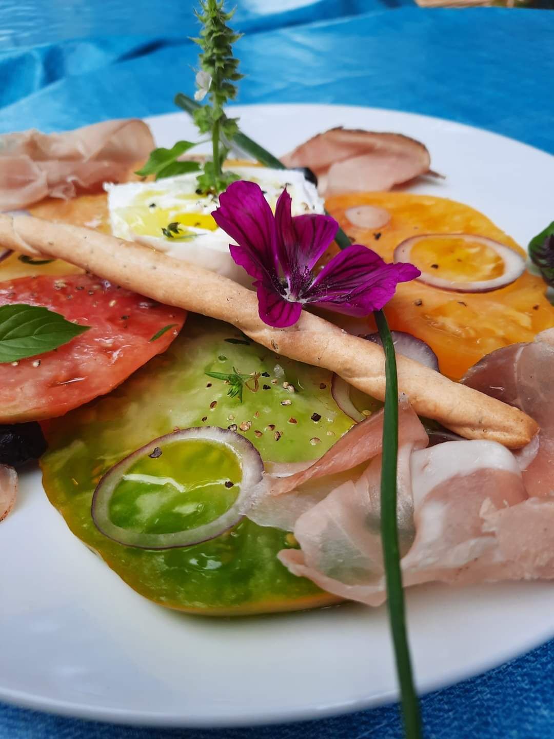 Salade de tomates anciennes du jardin