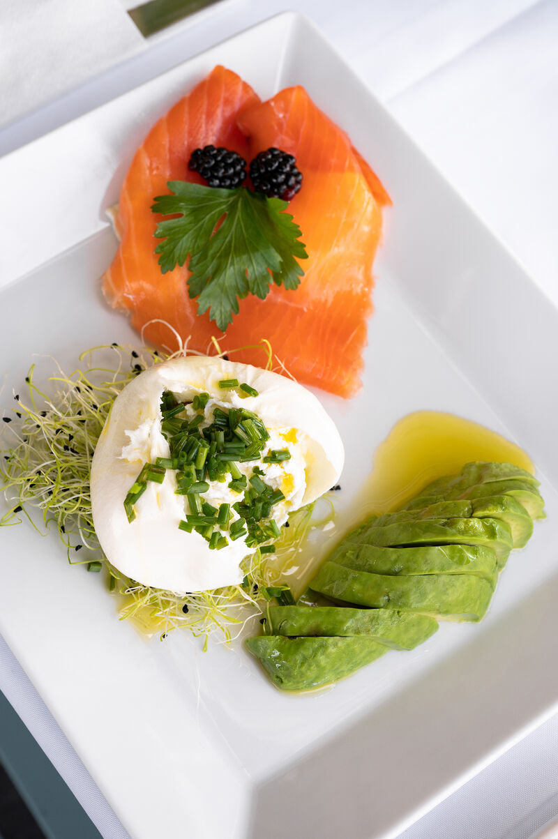 Produits frais et sains, Simplicité et efficacité: Saumon, Avocat, Burrata & Huile d'Olive extra vierge