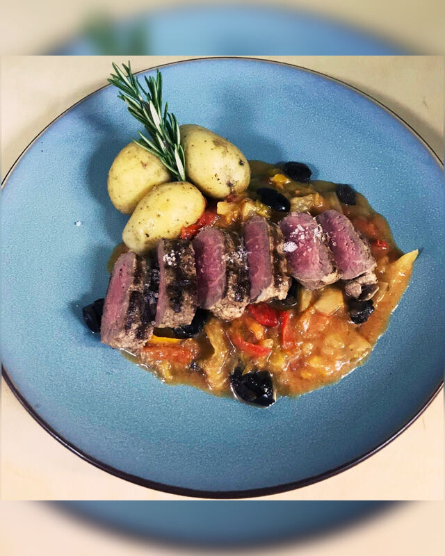 Filet d’agneau ratatouille Niçoise pommes grenailles 