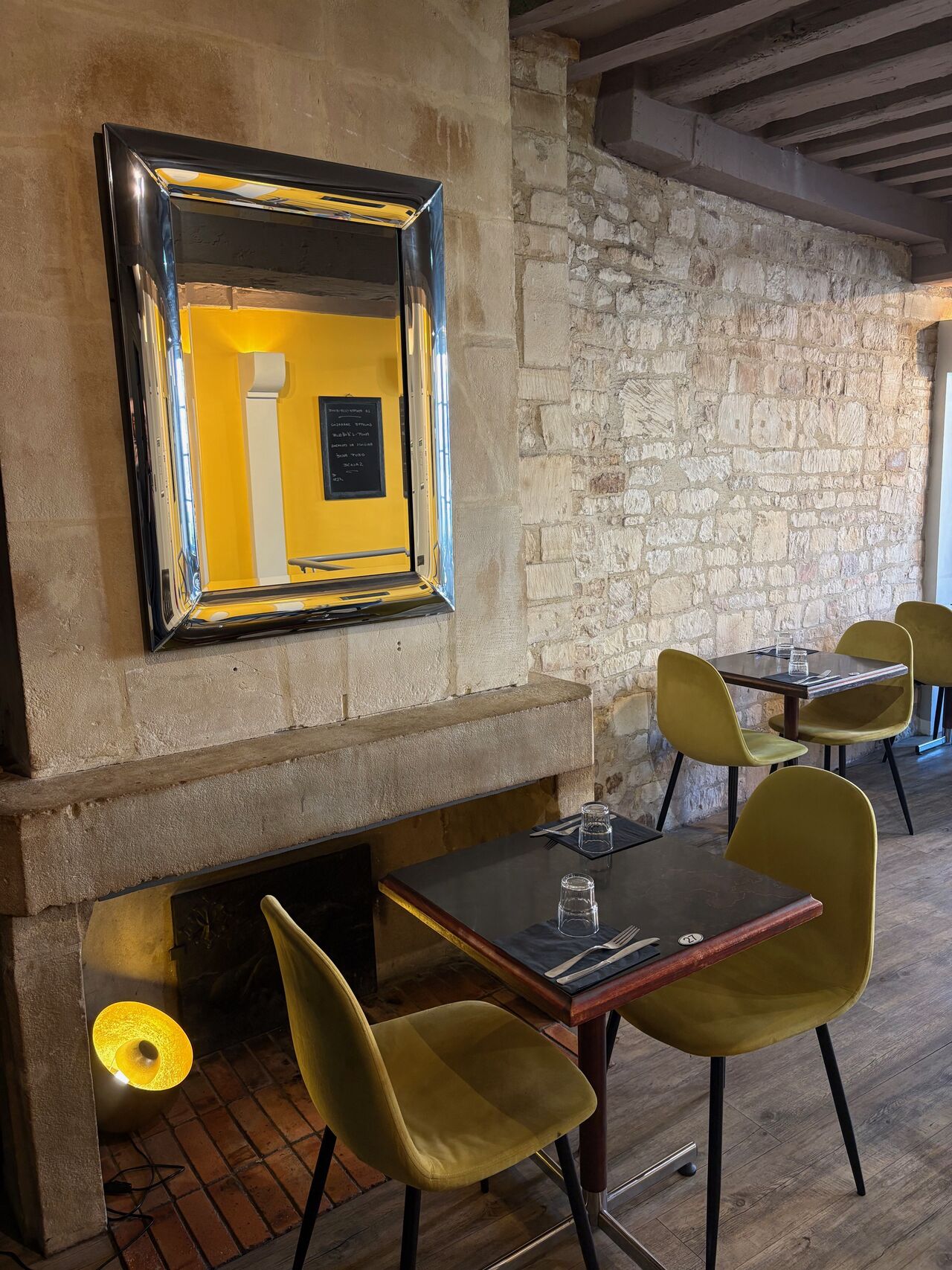 Près de la cheminée