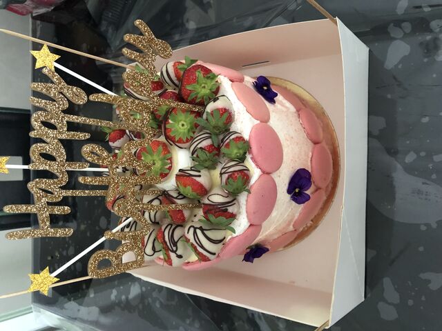 Layer cake fraise chocolat blanc 