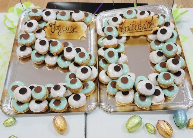 Chiffre en choux .
Vous pouvez personnaliser le goût de vos choux selon vos envie .
Fraise -vanille - cafe - chocolat etc 