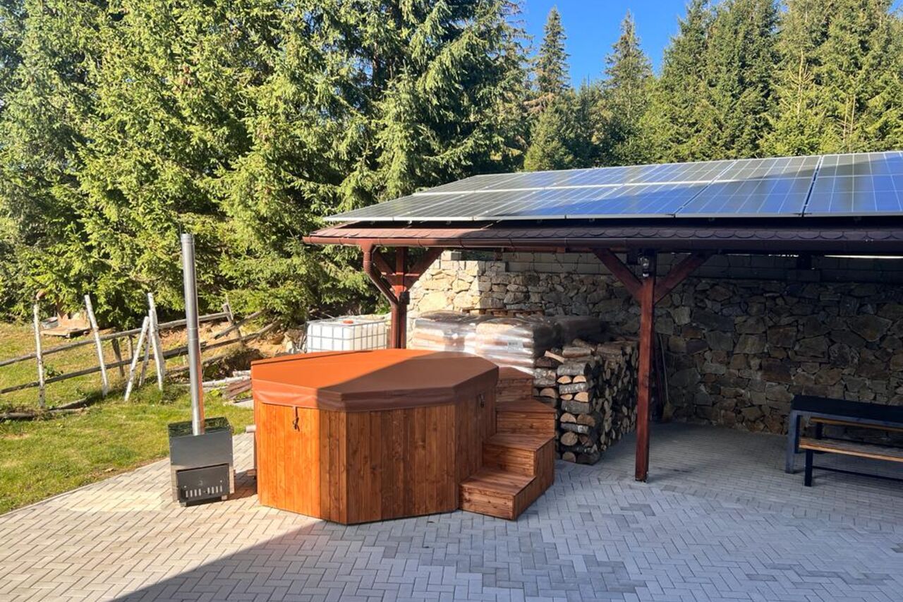 Ciubar si Foisor cu loc de gratar in curte