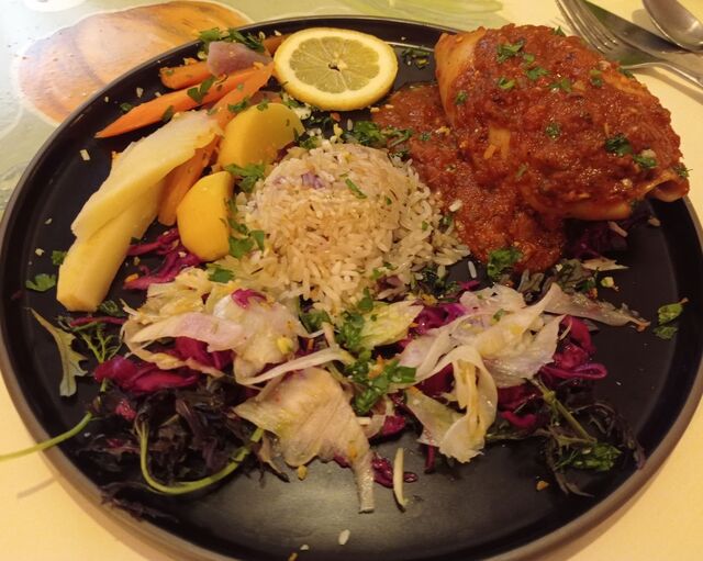 Encornet farci aux poissons à la sauce tomate