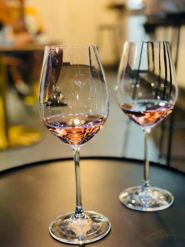 Que mejor que pasar el calor con una rica copa de vino rosado !!!!