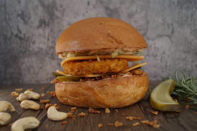 Fake Chicken Cheeseburger (vegetarisch)