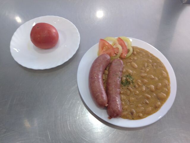 Zapečeni grah i kranjska kobasica