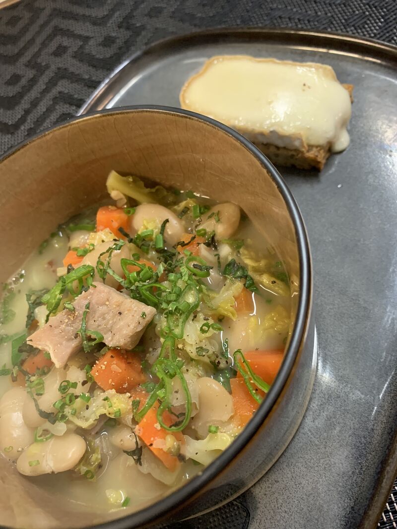 La Fameuse Soupe Corse et son Fromage Fondant sur Toast
