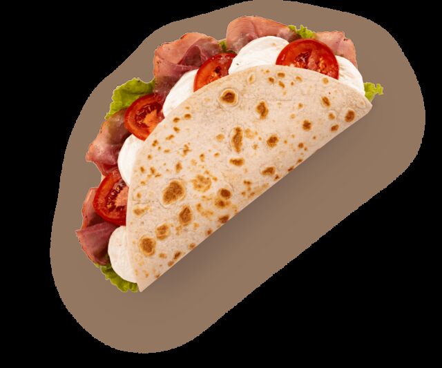 Mozzarella di Bufala Campana DOP, italienische Salami, Salat und frische Tomate.