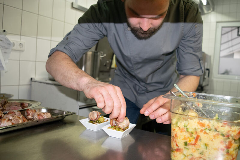 Der Küchenchef bei der Arbeit