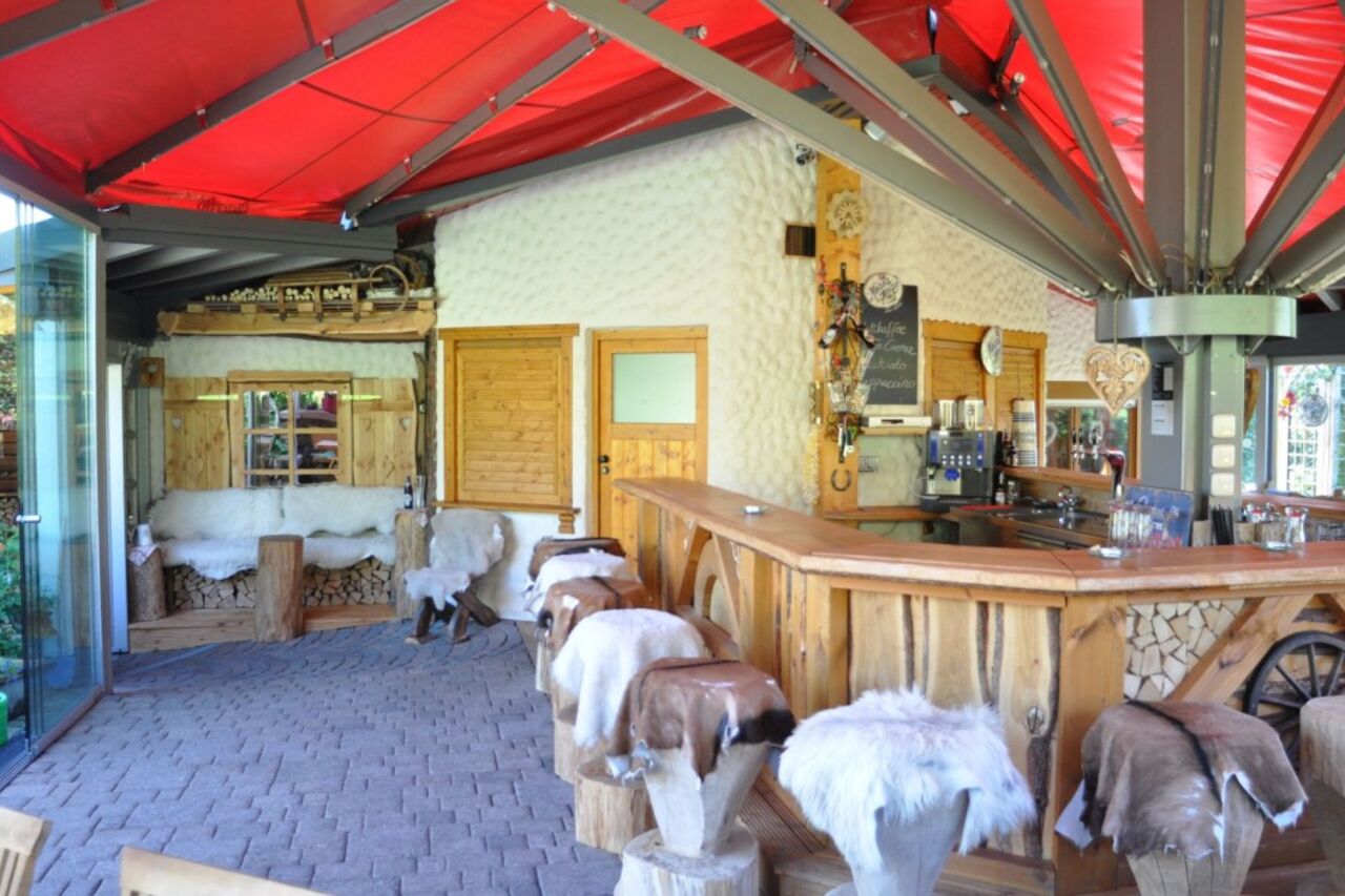 Entdecken Sie unser vielfältiges Angebot an Speisen, Getränken und gemütlicher Atmosphäre.