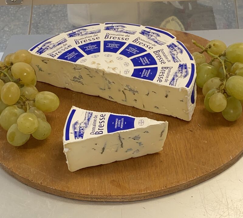 Domaine de Bresse : Fromagerie de Servas, fromage à pâte persillée.