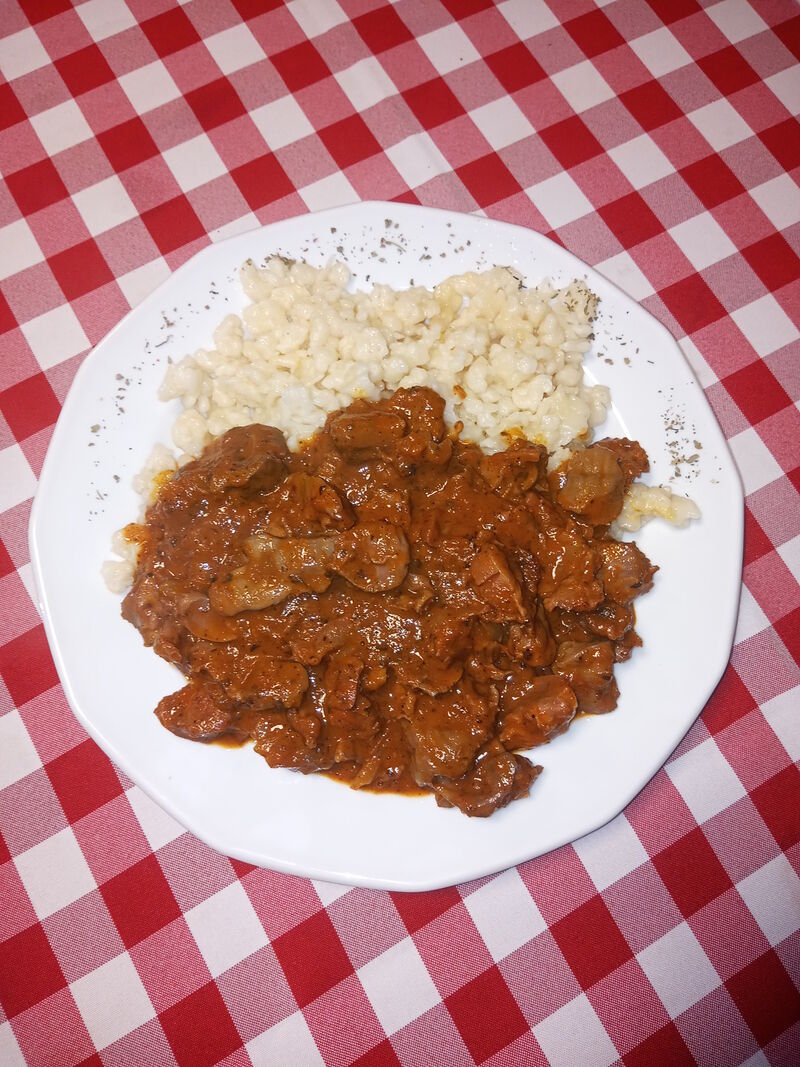 Zúzapörkölt galuskával