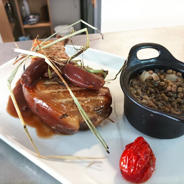 Côte de Carré de Cochon Fumé au Foin