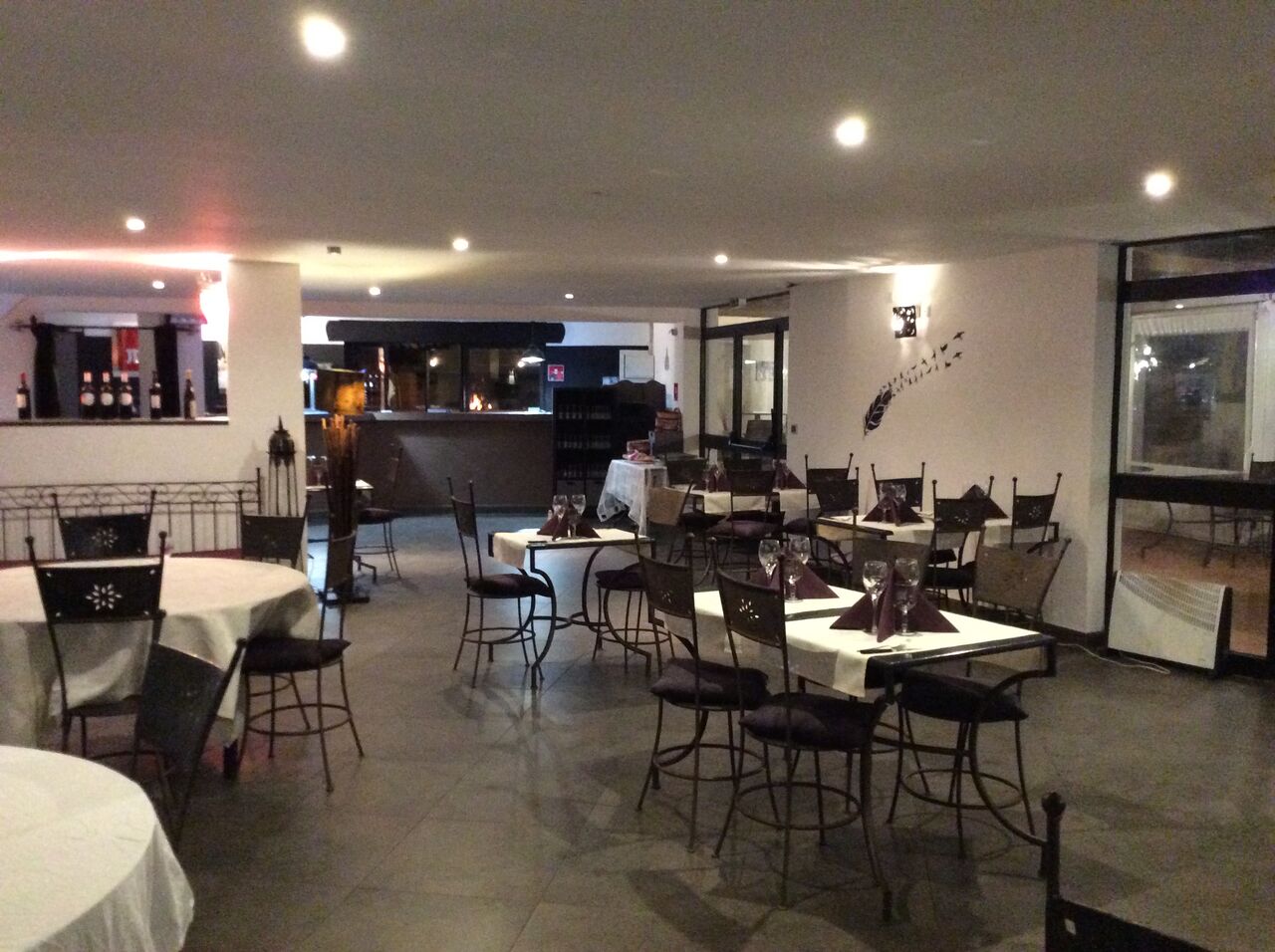 Une salle adaptée pour des réceptions, mariages, baptêmes, anniversaires, ou pour vous régaler malgré une météo capricieuse.