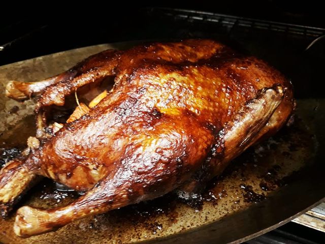 Zur winterlichen Weihnachtszeit gibts bei uns selbstverständlich auch knusprig gebratene Enten 