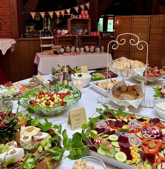 Leckeres Kalt- Warmes Büffet auf dem Saal oder auf der Diele