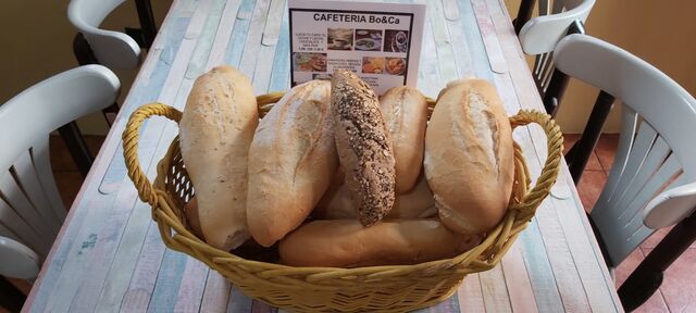 Disfruta de nuestro variado surtido de panes, casero, artesano, matalauva, de semillas 