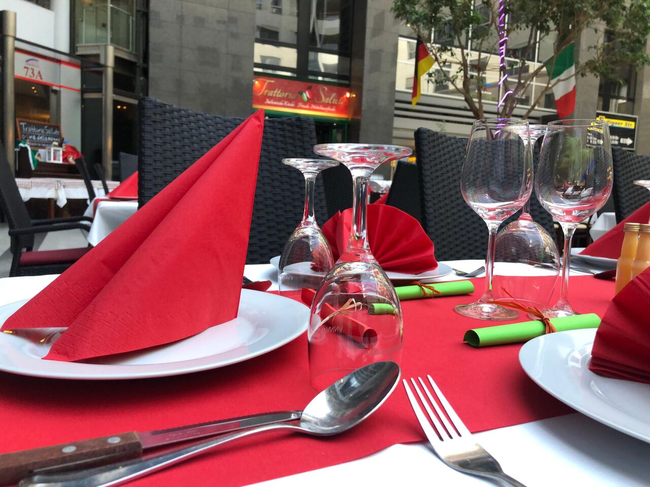 Damit Sie Ihre Gäste und sich selbst perfekt verwöhnen können bereiten wir Ihnen eine rundum gelungene Feier 