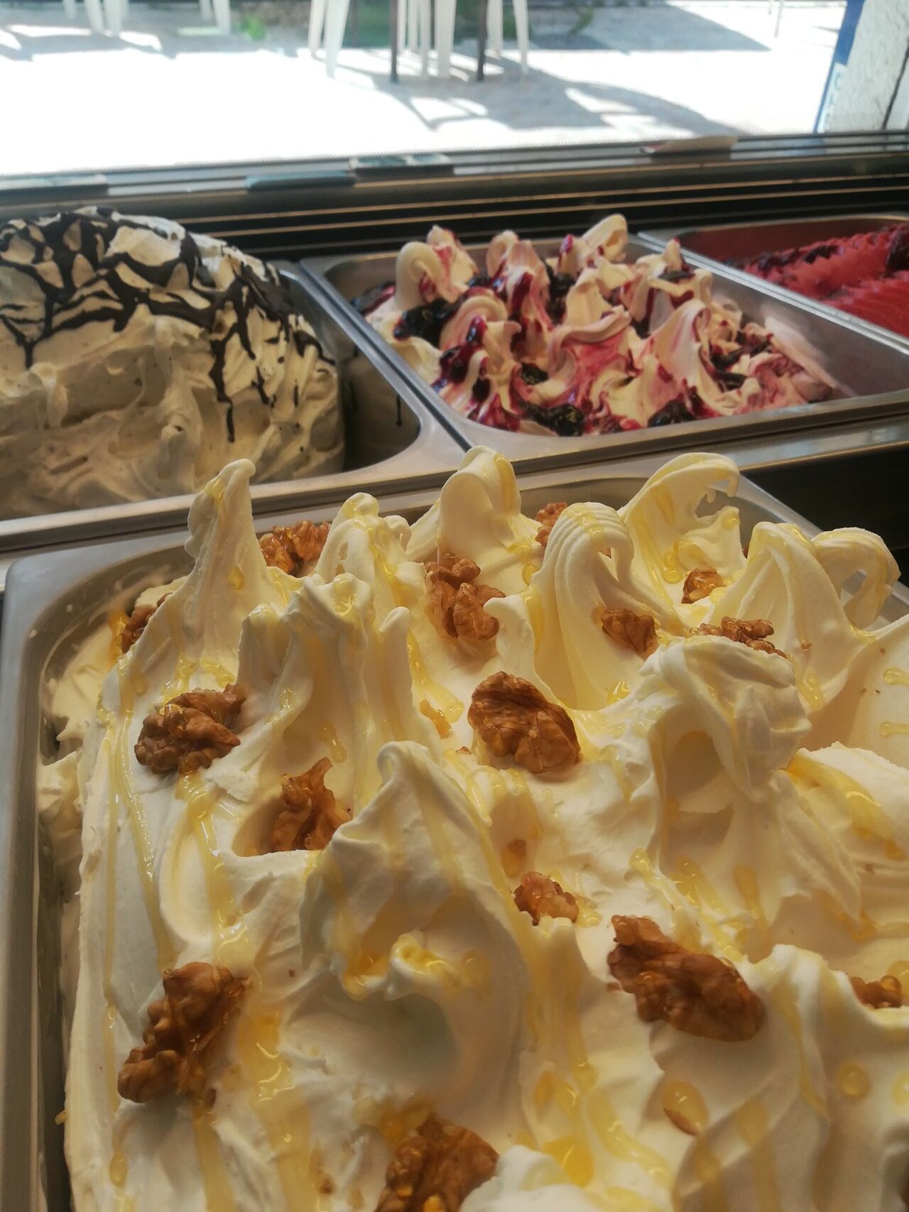 GELATO ARTIGIANALE GUSTO YOGURT GRECO CON NOCI E MIELE