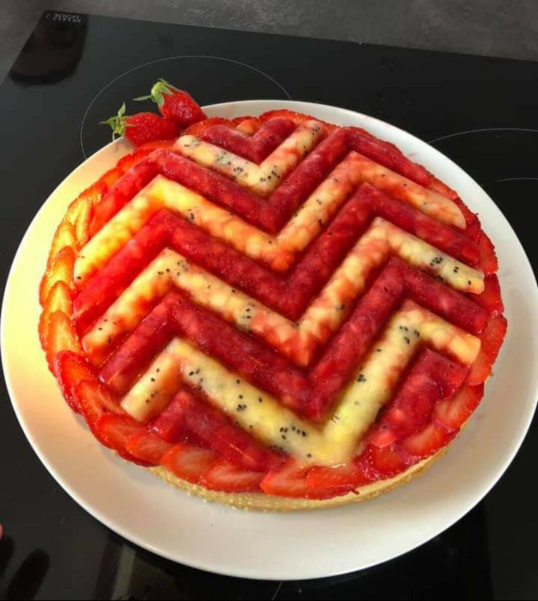 Tarte aux fruits frais kiwi et fraises.