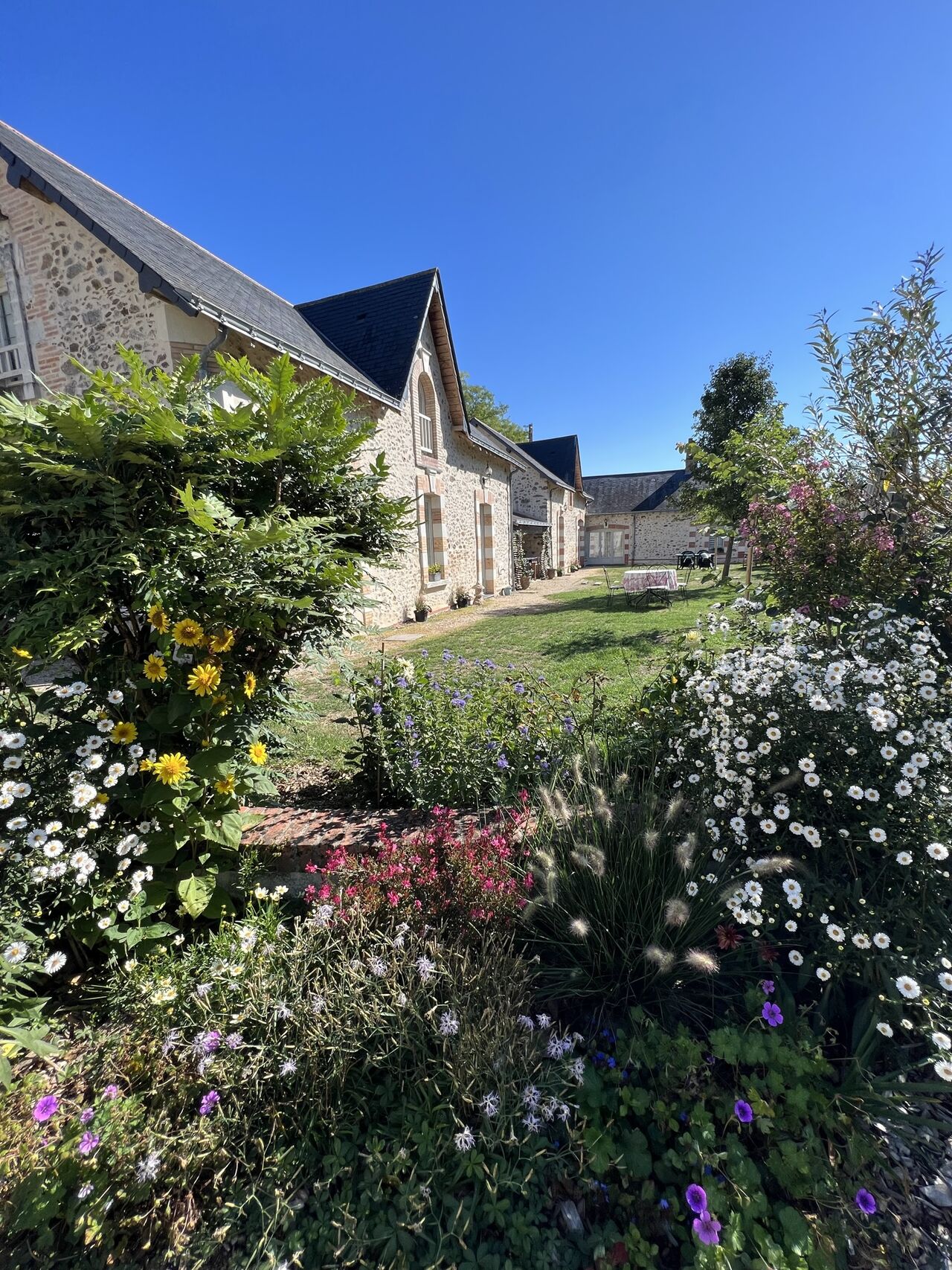 Pour les 3 gites retrouvez nous sur Airbnb et Gîtes de France