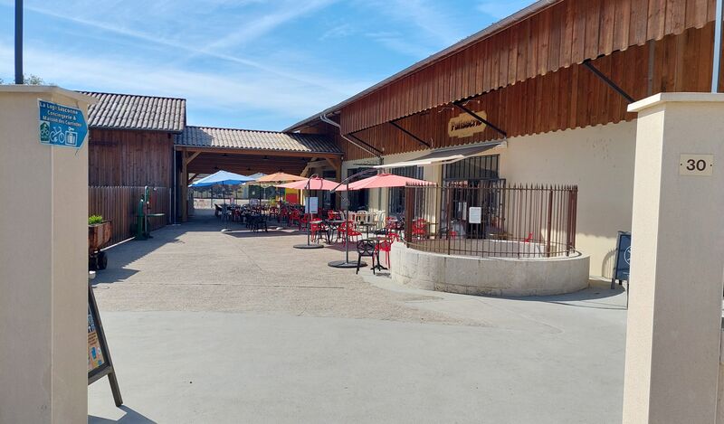 Concept Pâtisserie-Restaurant-Crêperie-Café