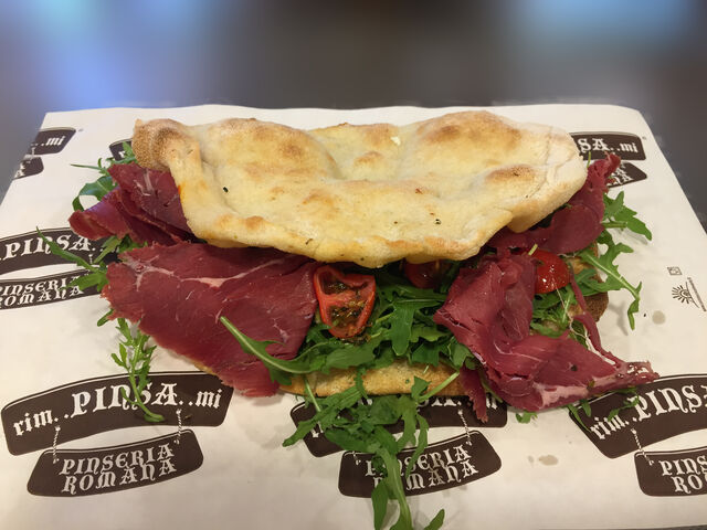 Pinsotto bresaola rucola e pachino