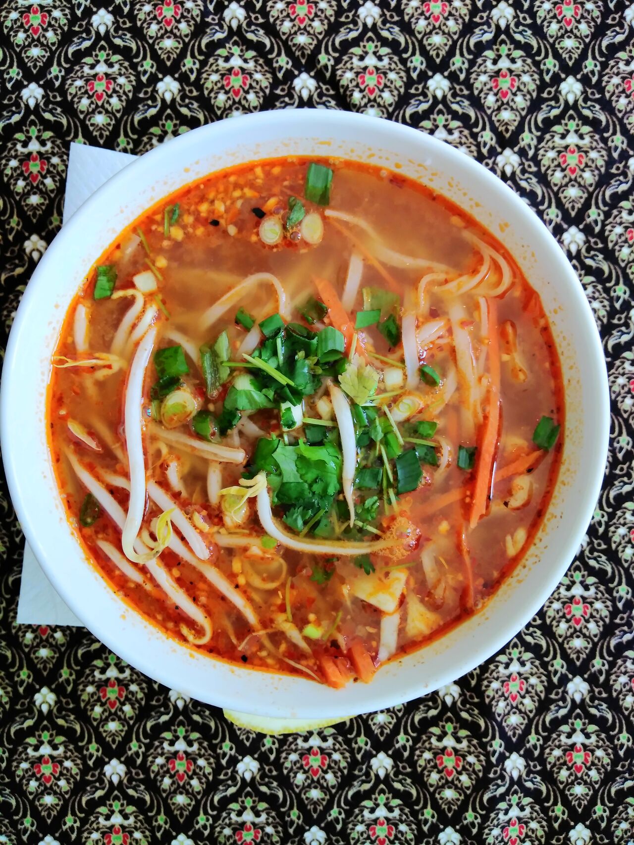 26. ÚJ KUETIAO TOM YUM 