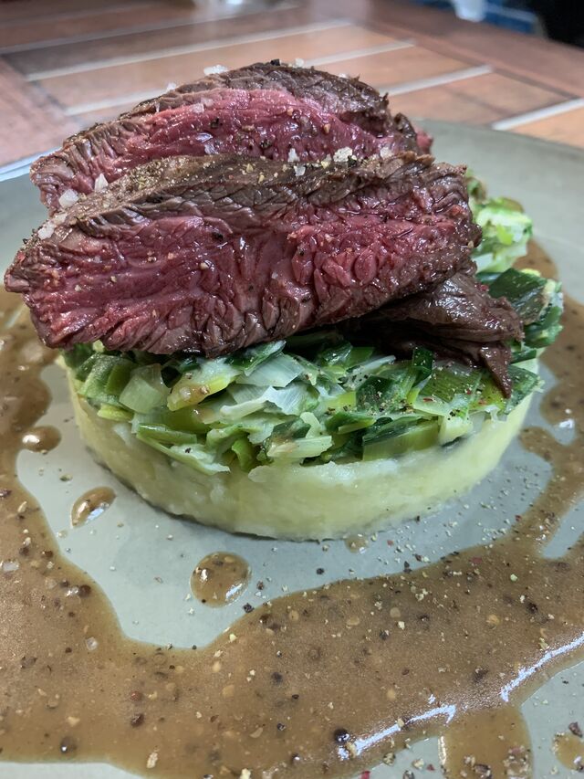 Le Filet de Boeuf, Jus Corsé, Mousseline de Panais et Duxelle de Champignons