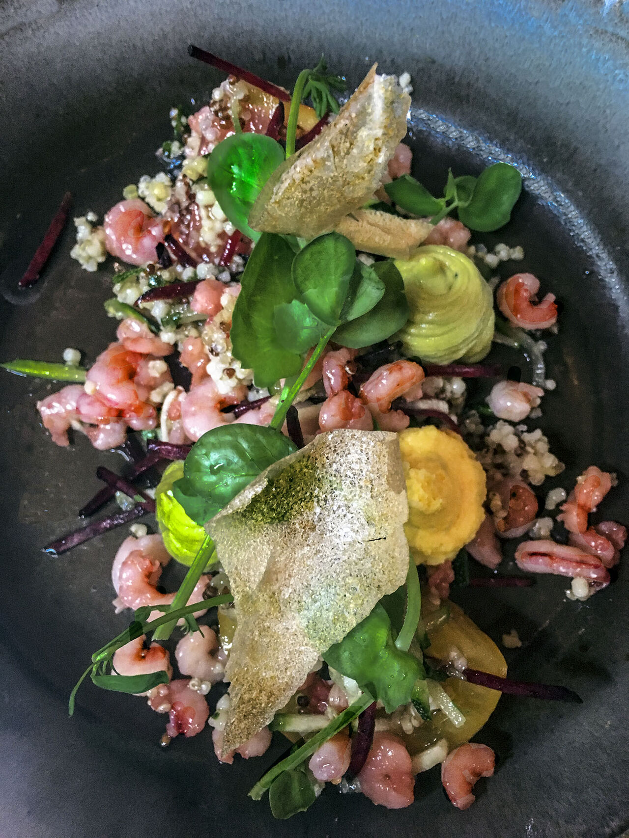 Entrée: salade estivale / crevettes / avocat