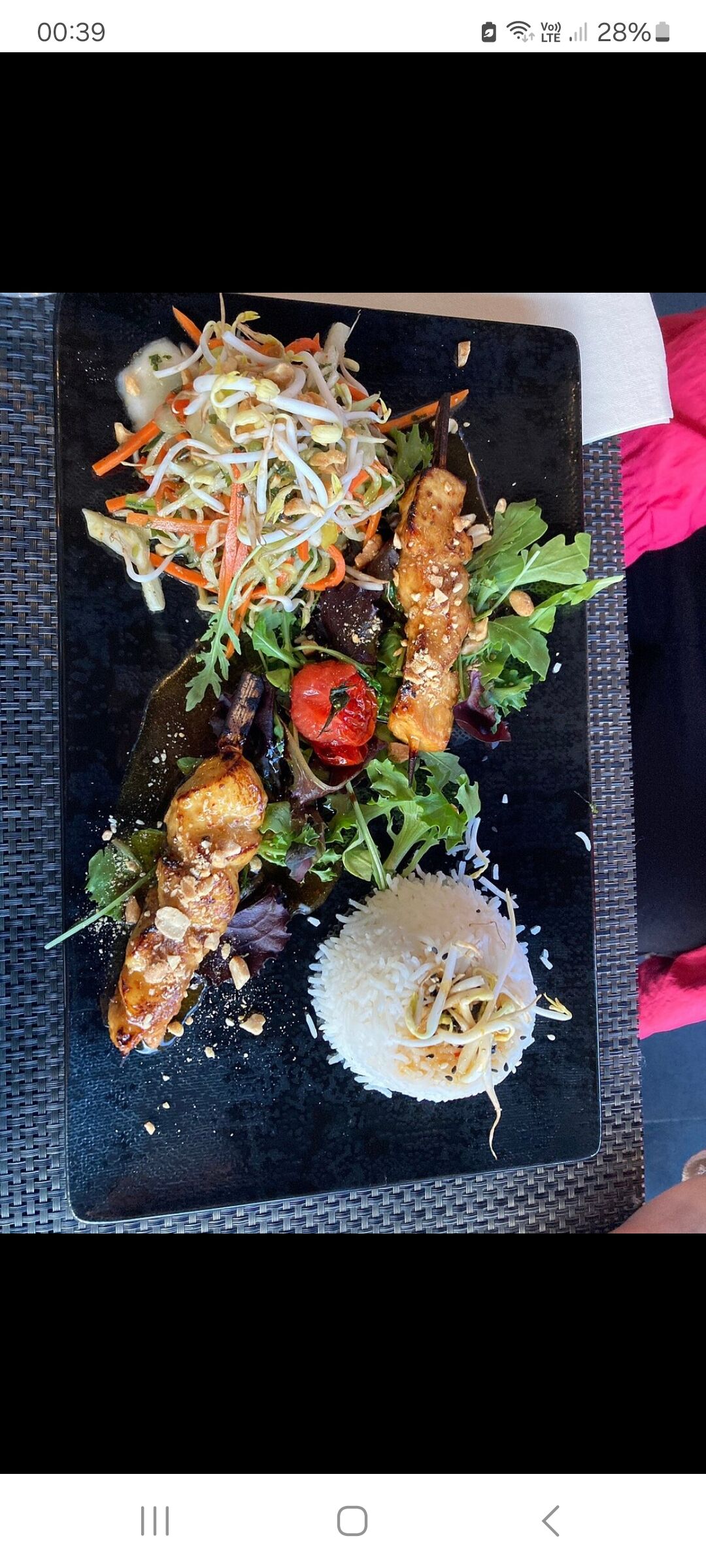 Brochette de poulet saté salade thaï