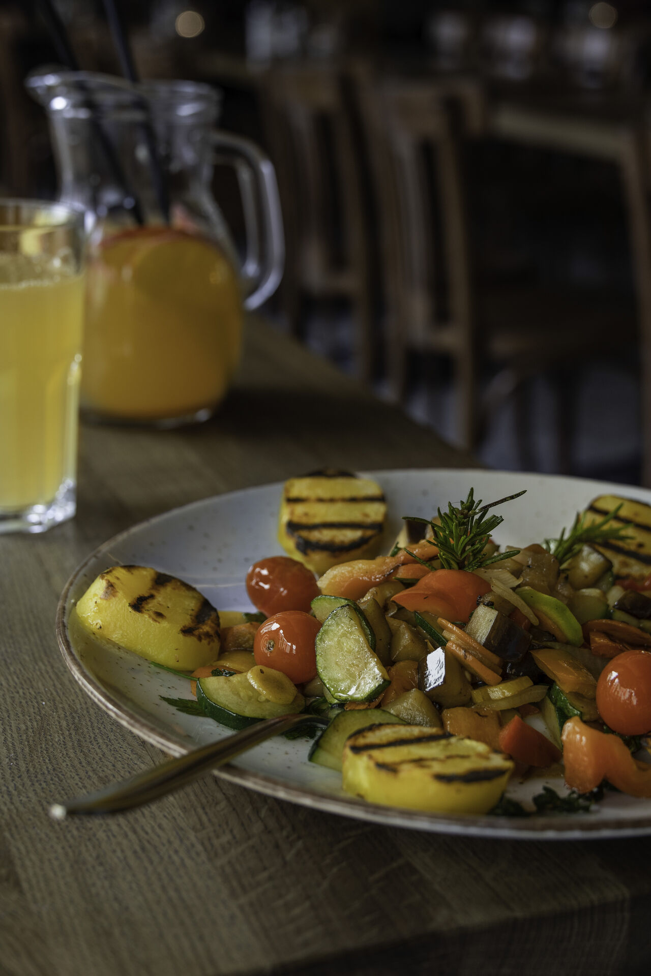Grillteller mit Bratkartoffeln