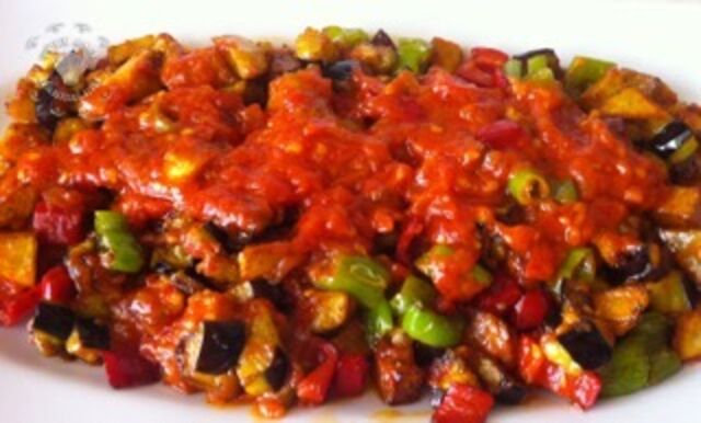 Ecrasé d'aubergine et ses tomates