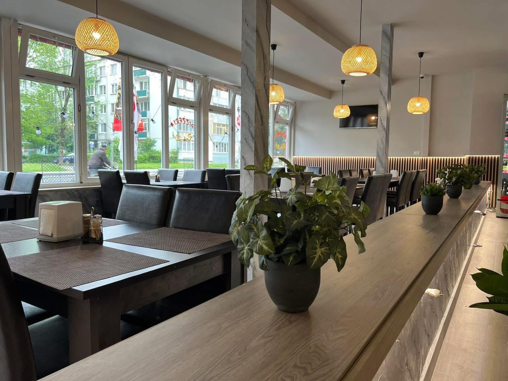 Rezervă o masă! 🍽️