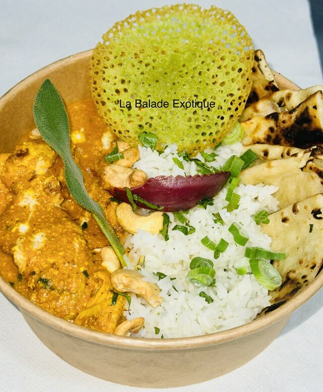 Poulet au beurre épicé, naan et riz