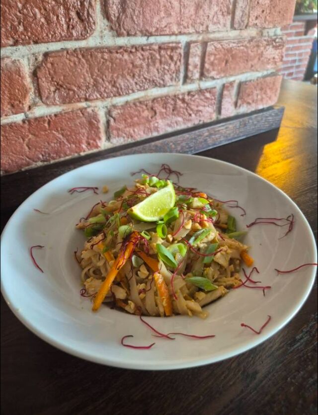 Kuracie Pad Thai rezance s kuracím mäsom