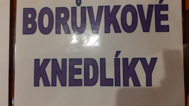 V nabídce máme i borůvkové knedlíky