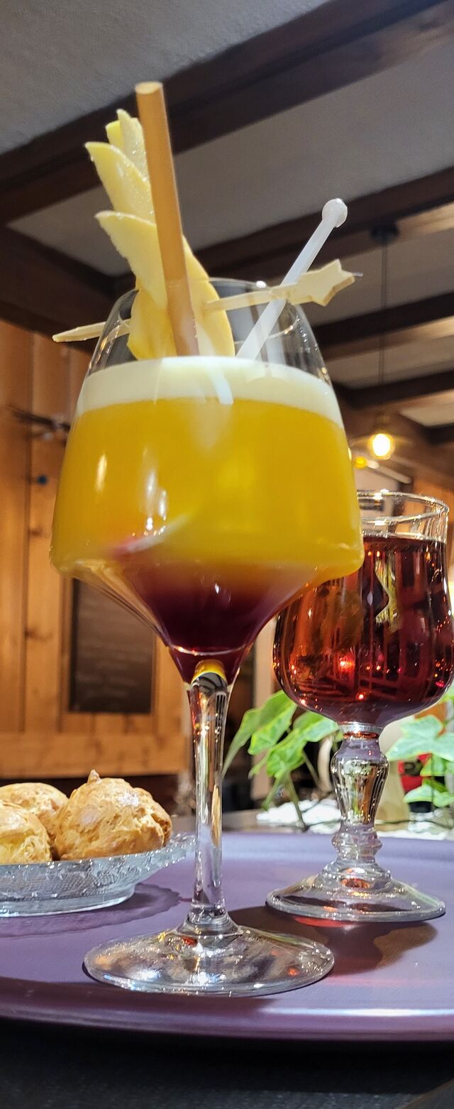 Cocktail sans alcool avec un jaune d'œuf