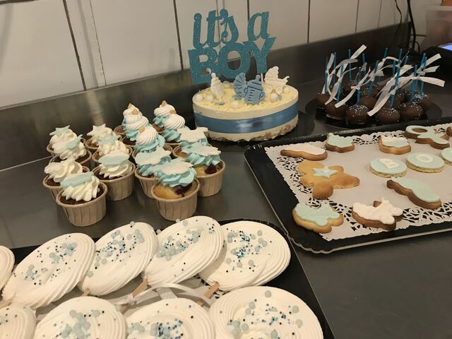 baby shower .....
cupcakes, sablés ,sucettes meringues