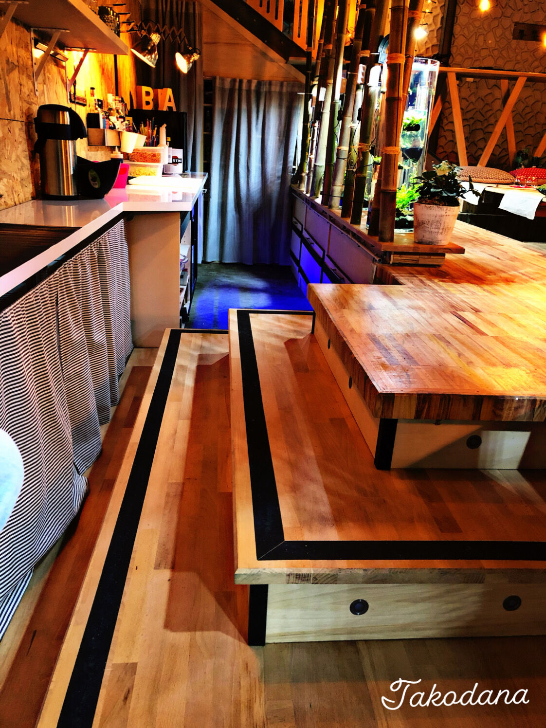 LE BAR ...