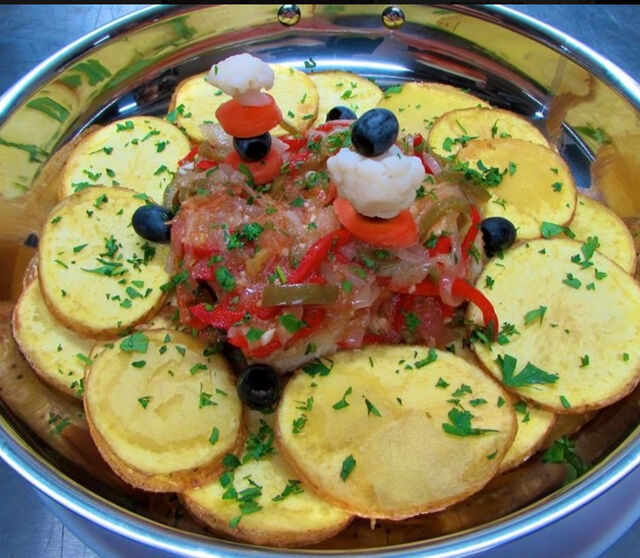 Bacahau à Molhe
(com cebolada e batatas fritas às rodelas)