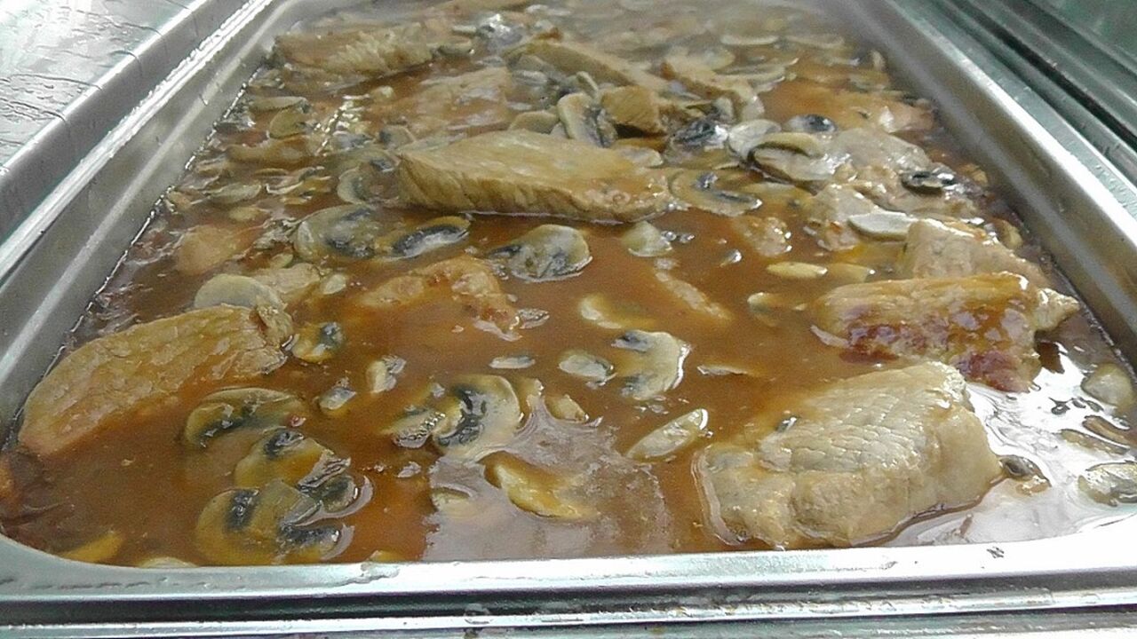 Schweinemedalions
Свиные медальоны с шампиньонами